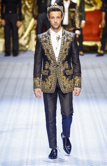 dolce gabbana uomo 2019|Dolce & Gabbana Spring 2019 Menswear Collection .